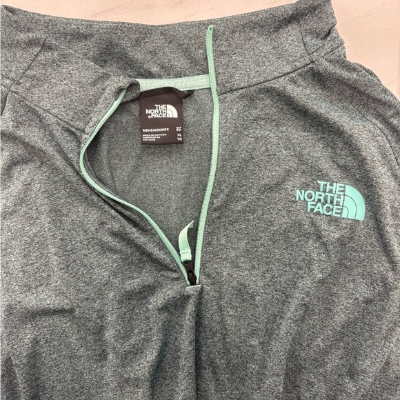 The North Face 1/4 zip size XL - Picture 3 of 5